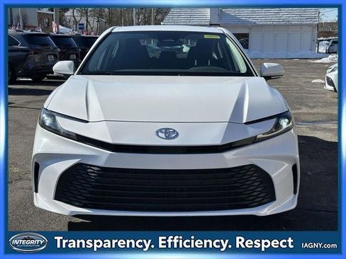 Used 2025 Toyota Camry LE image 9