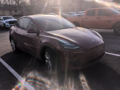 Used 2021 Tesla Model Y Long Range image 5