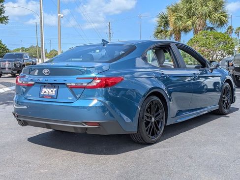 Used 2025 Toyota Camry SE image 5