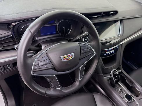 Used 2022 Cadillac XT5 Luxury AWD/4WD image 13