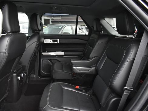 Used 2024 Ford Explorer Limited w/ Limited Technology Package AWD/4WD image 18