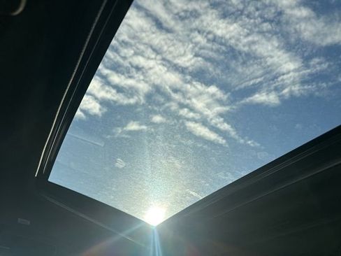 Used 2025 Toyota Sienna XSE w/ XSE Plus Package image 2