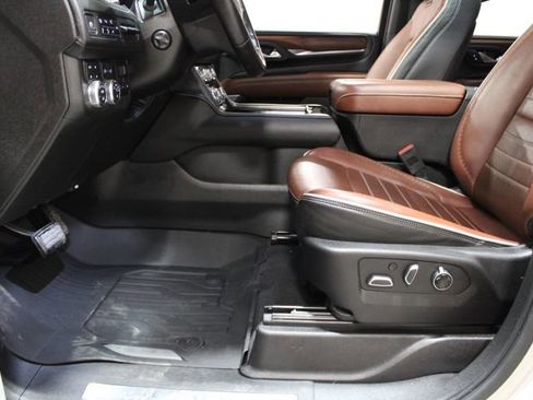 Used 2023 GMC Yukon XL Denali Ultimate w/ LPO, Floor Liner Package image 21