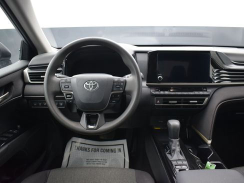 Used 2025 Toyota Camry LE image 14