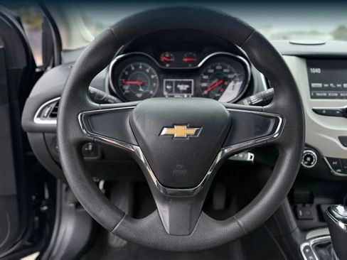 Used 2018 Chevrolet Cruze LS FWD image 23