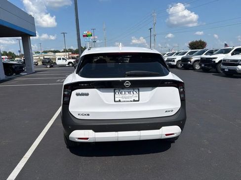 Used 2025 Nissan Kicks S AWD/4WD image 23