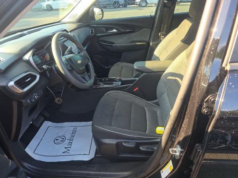 Used 2021 Chevrolet TrailBlazer LS FWD image 5