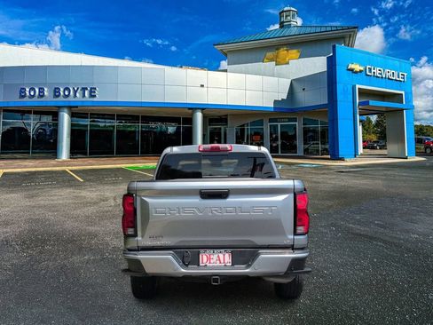 Used 2024 Chevrolet Colorado LT w/ LT Convenience Package III RWD image 2