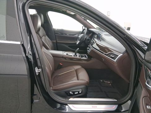 Certified 2022 BMW 750i xDrive w/ Luxury Rear Seating Package image 30