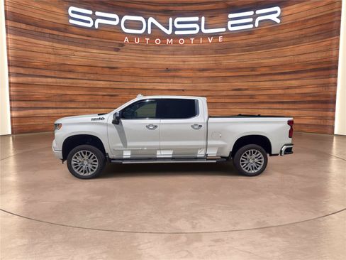 Used 2025 Chevrolet Silverado 1500 High Country w/ High Country Premium Package AWD/4WD image 2