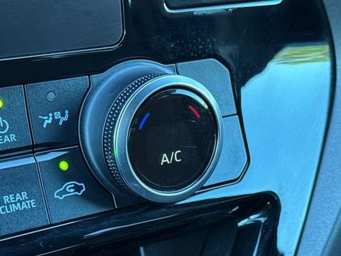 Used 2023 Toyota Highlander LE image 31