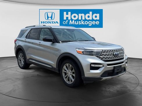 Used 2023 Ford Explorer Limited AWD/4WD image 3