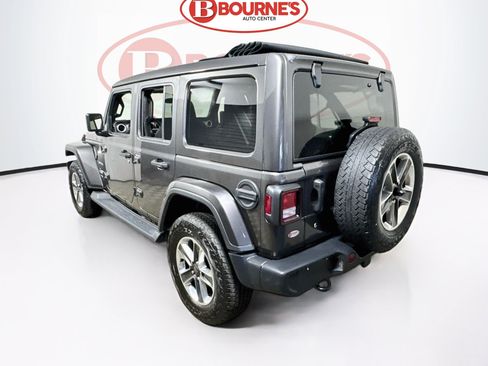 Used 2019 Jeep Wrangler Unlimited Sahara w/ Cold Weather Group AWD/4WD image 8