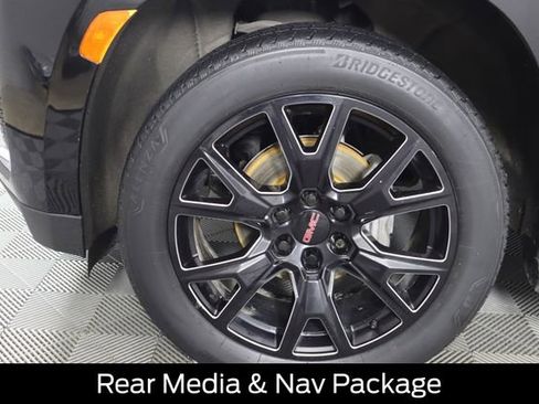 Used 2021 GMC Yukon XL SLT w/ SLT Premium Package image 17