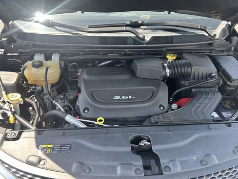 Used 2017 Chrysler Pacifica Touring-L Plus FWD image 33