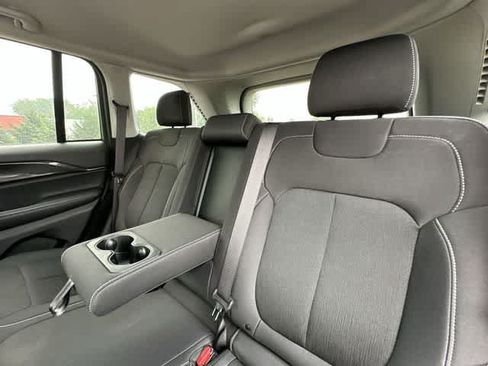 Used 2023 Jeep Grand Cherokee Laredo AWD/4WD image 14