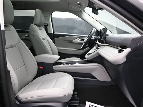 New 2026 Ford Explorer Active w/ Active Comfort Package image 15