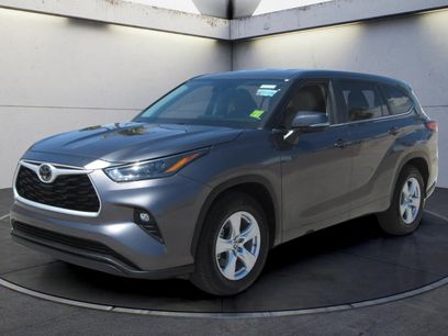 Used 2023 Toyota Highlander LE