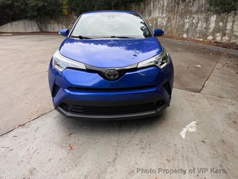 Used 2018 Toyota C-HR XLE image 3