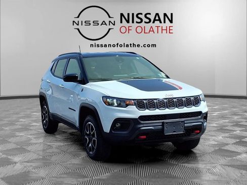 Used 2025 Jeep Compass Trailhawk AWD/4WD image 31