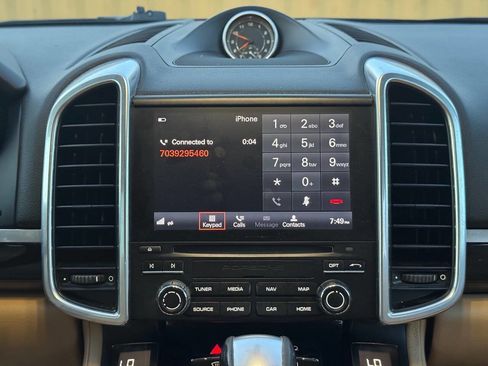 Used 2018 Porsche Cayenne w/ Premium Package AWD/4WD image 18