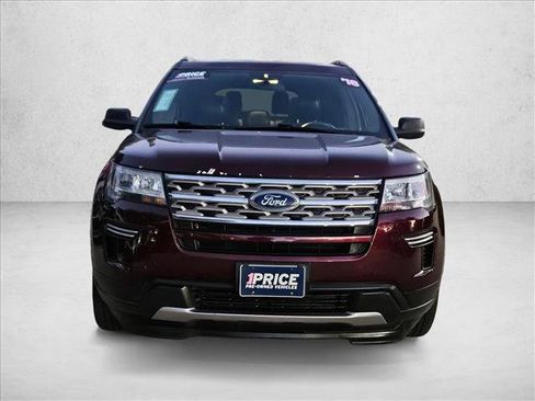 Used 2018 Ford Explorer XLT image 2