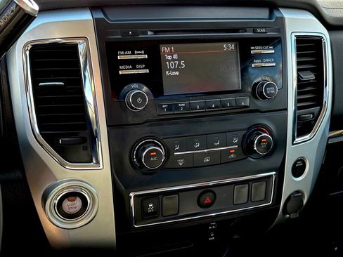 Used 2017 Nissan Titan SV image 17