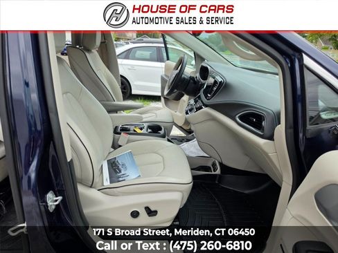 Used 2018 Chrysler Pacifica Limited w/ Advanced Safetytec Group FWD image 46