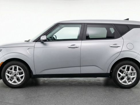 Used 2025 Kia Soul LX w/ LX Technology Package image 5