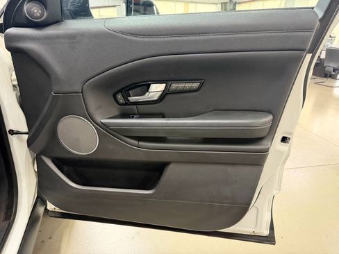 Used 2017 Land Rover Range Rover Evoque SE AWD/4WD image 16