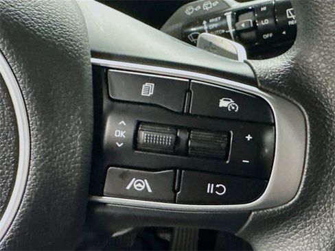 Used 2023 Kia Sportage LX image 17