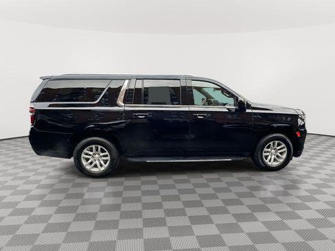 Used 2023 Chevrolet Suburban LT image 2