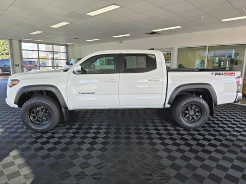 Used 2023 Toyota Tacoma TRD Off-Road image 6