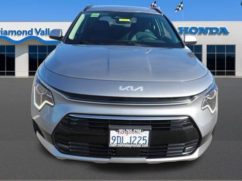 Used 2023 Kia Niro EX Touring image 2