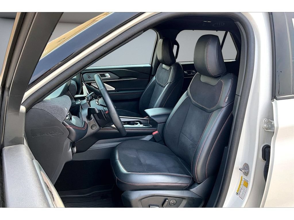 Used 2025 Ford Explorer ST AWD/4WD image 34