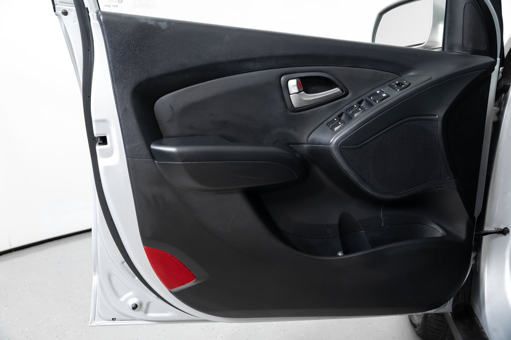 Used 2010 Hyundai Tucson Limited w/ Premium Pkg 4 FWD image 33