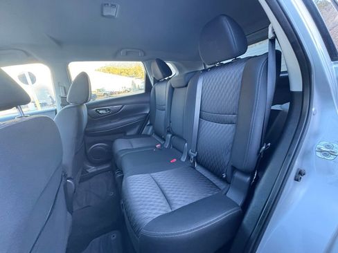 Used 2018 Nissan Rogue SV image 23