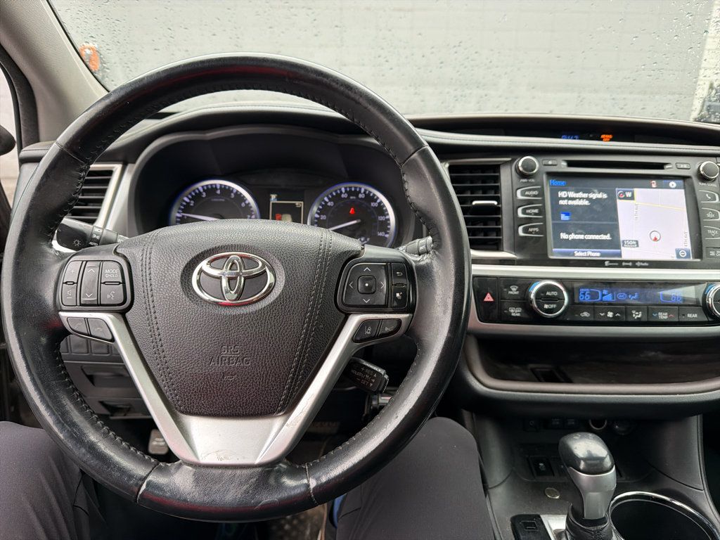 Used 2018 Toyota Highlander XLE AWD/4WD image 3