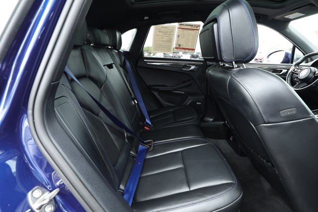 Used 2022 Porsche Macan AWD/4WD image 35