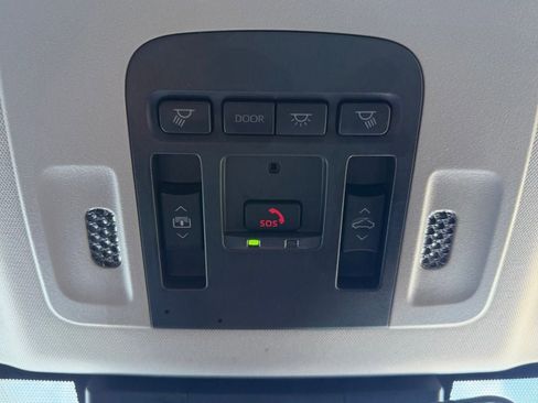 Used 2025 Toyota Camry XLE image 25