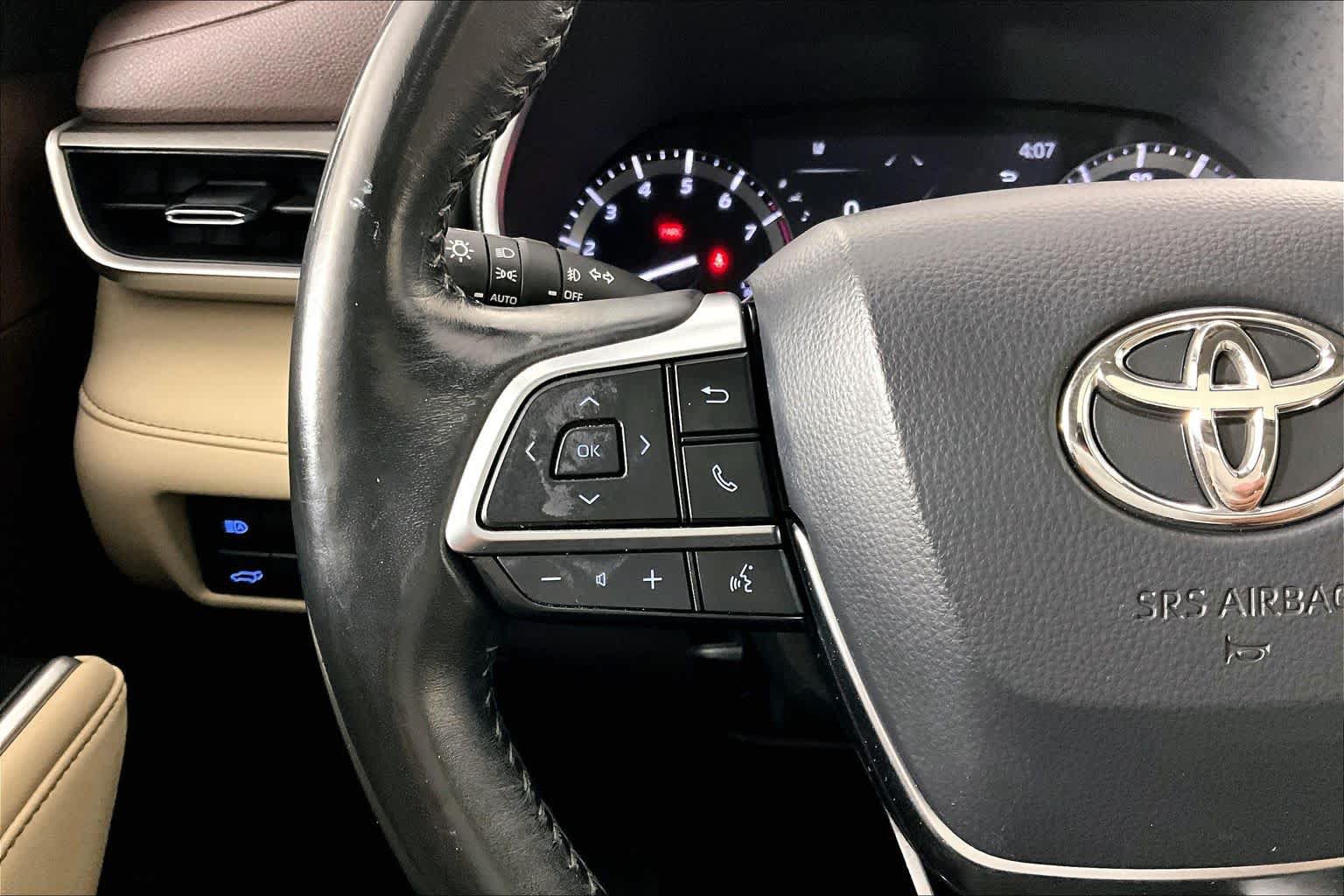 Used 2021 Toyota Highlander XLE FWD image 24