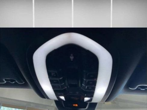 Used 2024 Porsche Macan image 17