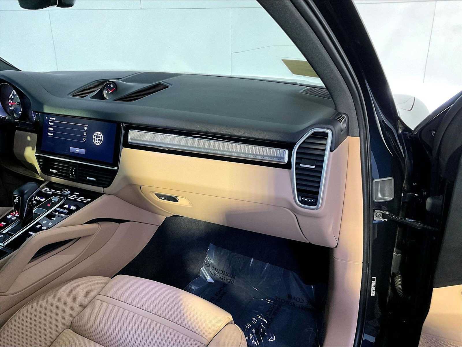 Certified 2022 Porsche Cayenne Platinum Edition AWD/4WD image 22