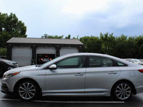Used 2016 Hyundai Sonata Limited w/ Option Group 04 FWD image 10