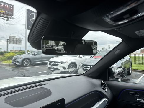 Certified 2025 Mercedes-Benz GLB 250 4MATIC image 27