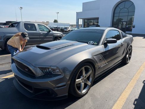 Used 2013 Ford Mustang GT RWD image 2