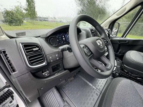 New 2025 RAM ProMaster 2500 w/ Quick Order Package 22G SLT image 2