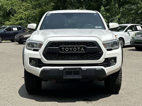 Used 2018 Toyota Tacoma TRD Off-Road AWD/4WD image 28