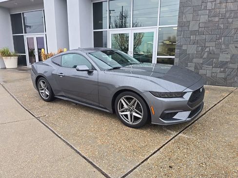 Used 2025 Ford Mustang Premium image 2