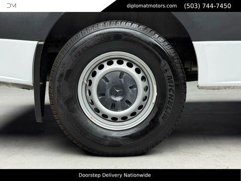 Used 2024 Mercedes-Benz Sprinter 2500 image 35